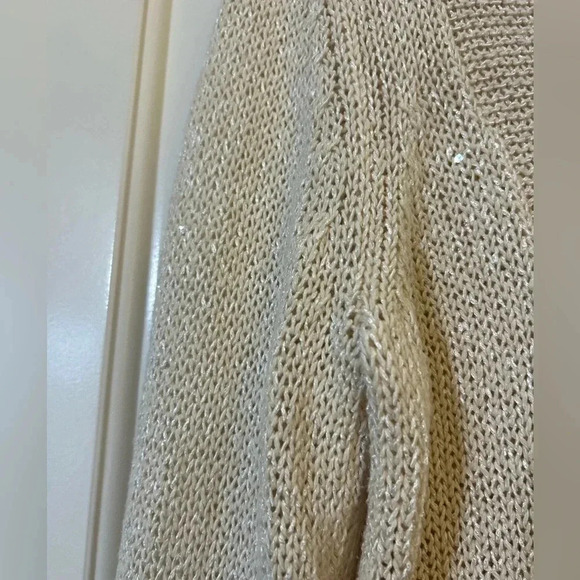 Mesh/Woven Chico’s VNeck Sweater with “a touch” of Shimmer! Fall Trend 2025 - Picture 2 of 7